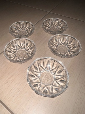 Set of 5 vintage crystal bowls like new
