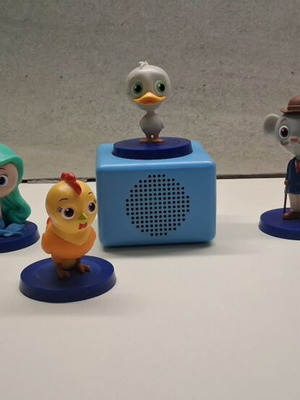 Hachette interactive sound and story playback system with collectible figures