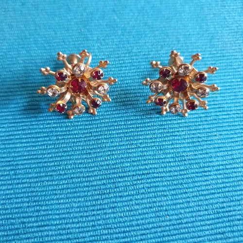 Vintage 60s clip earrings used, gold tone with red and white crystals