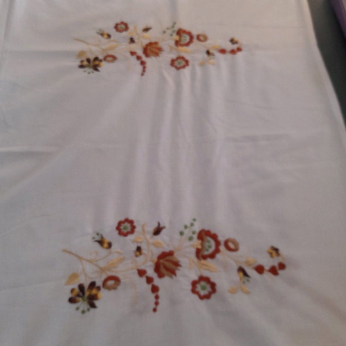 Tablecloth with embroidery like new