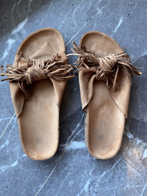 Fringed brown slippers size 38 like new