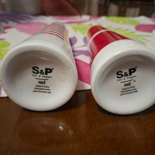 Salt & Pepper oil and vinegar set like new