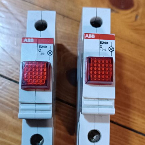 Set of 39 ABB-HAGER-CHINT fuses, residual current relay and indicator lights like new