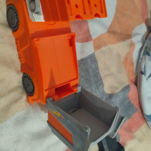 Hot Wheels Truck like new for over 20 cars