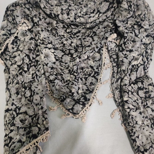 Scarf gray with floral pattern like new