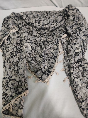 Scarf gray with floral pattern like new
