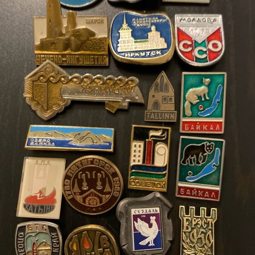 Mixed pins used, pack of 20 pieces
