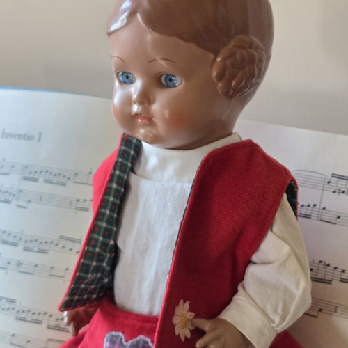 Schildkröt doll collectible numbered, like new