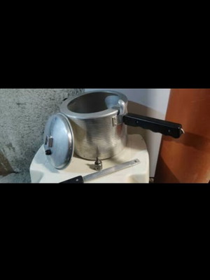 Χύτρα ταχύτητας μεταχειρισμένη, παλιό σχολείο, διατηρημένη