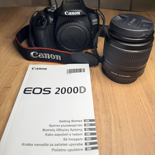 Canon EOS 2000D DSLR φωτογραφική μηχανή σαν καινούργιο με φακό EF-S 18-55mm IS II και αξεσουάρ