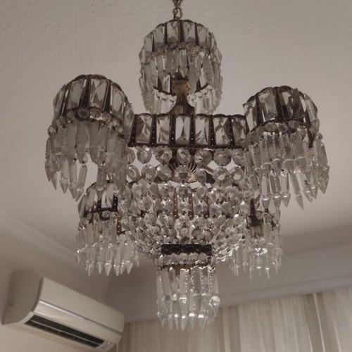 Crystal chandelier used with 10 bulbs