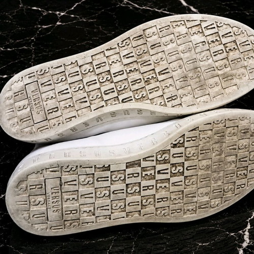 Versace Versus Lion Head sneakers size 43 like new, white leather