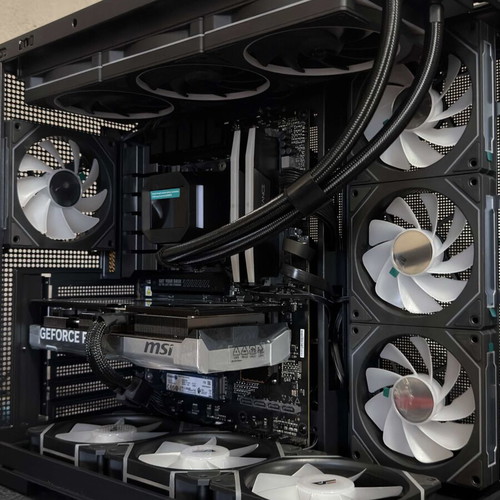 Gaming PC Ryzen 7 9800X3D Nvidia RTX 5070 32GB DDR5 6000MHz Corsair RGB new