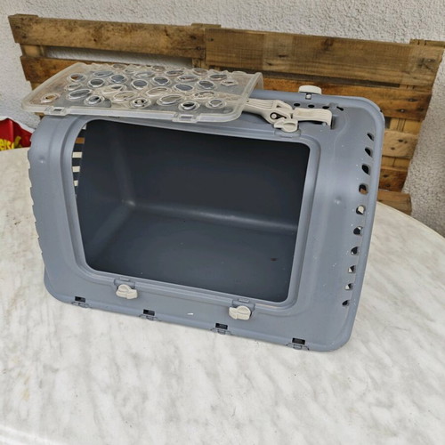 Plastic pet carrier P-BAG like new for small pets