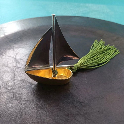 Metal lucky charm boat like new