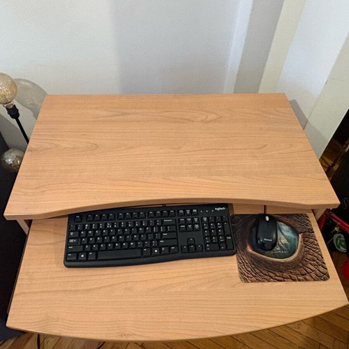 Neoset children's desk like new