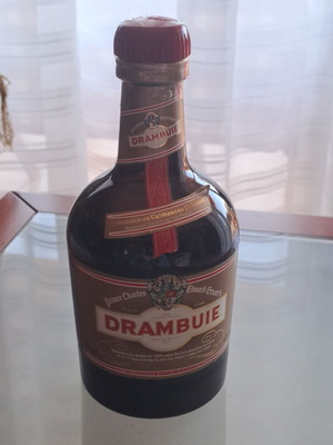 Drambuie liqueur used, old full bottle