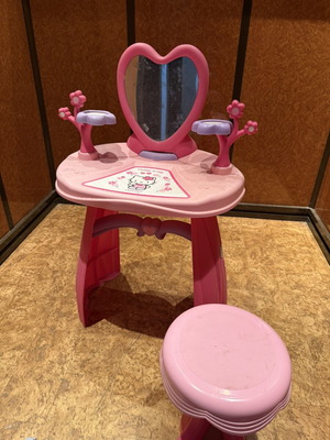 Hello Kitty kids' vanity table with heart-shaped mirror and stool