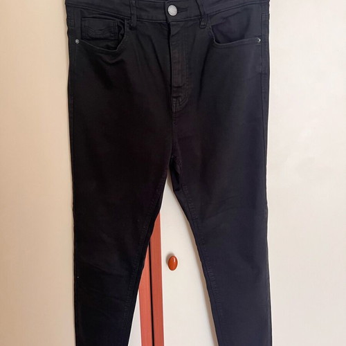 Stradivarius black jean No40 like new, unworn