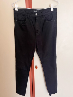 Stradivarius black jean No40 like new, unworn