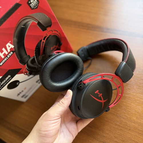 HyperX Cloud Alpha Wireless gaming headset