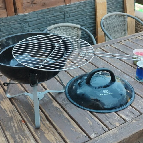 Portable grill used, ideal for camping