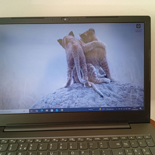 Lenovo V330-15IKB laptop i5 8th Gen 8GB RAM 256GB Samsung SSD Full HD Windows 10 Pro