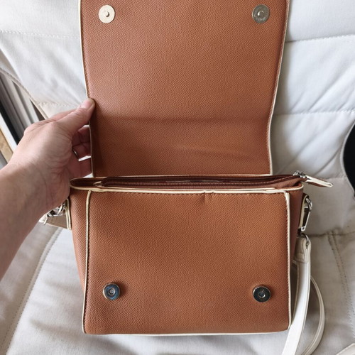 Doca crossbag like new, white and brown