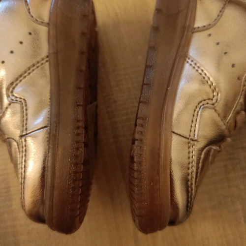 Children's athletic shoes new with fur lining, unworn