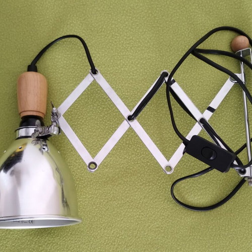 Adjustable aluminum lamp like new with wooden details