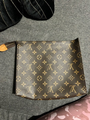 Louis Vuitton Monogram Toiletry Pouch μεταχειρισμένο, καφέ χειρός