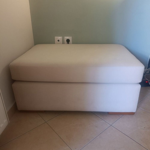 Stool sofa like new with easy-clean fabric