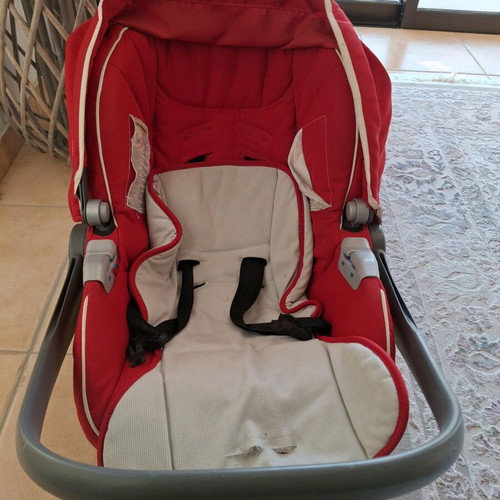 Peg-Perego baby car seat red like new, no ISO FIX