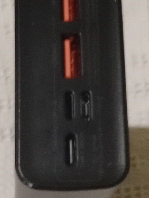Power bank like new with carrying case and charging cable 22.5