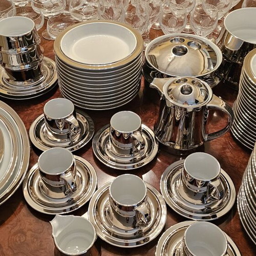 AMC Langenthal 12-Person Luxury Dinnerware Set with Nachtmann Swarovski Crystals and Gnutt Cutlery