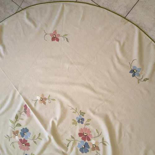 Woven beige tablecloth, 1.85m diameter