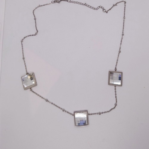 Minimal necklace with three square crystals new
