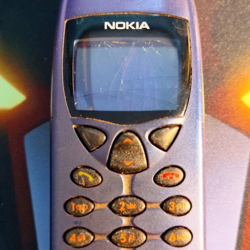Nokia 6150 and Nokia 6110 phones used with extra battery