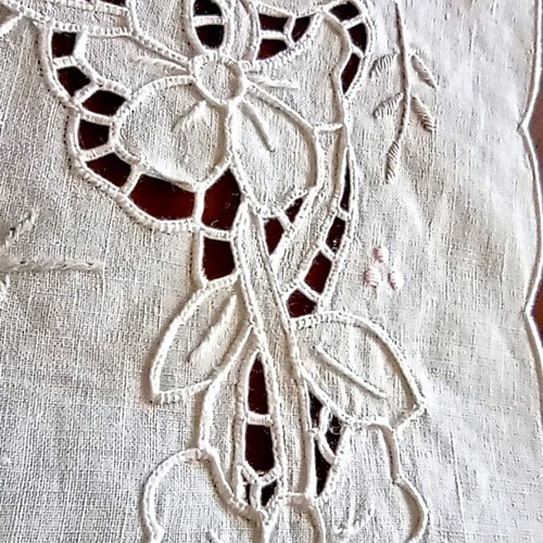 Vintage tablecloth set 85x85 cm with 4 embroidered napkins