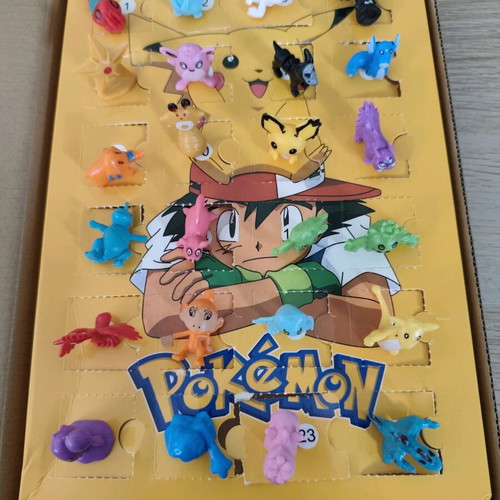 Advent calendar Pokemon like new, 24 mini pokemons