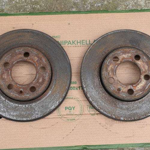 VW Golf 4 ventilated brake discs and pads used