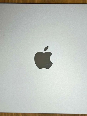 Apple MacBook Air M3 13.6" 2024 με σπασμένη οθόνη
