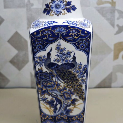 Vintage porcelain vase Japan with oriental peacock and gold rim new