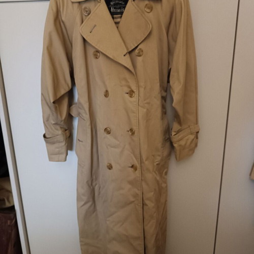 Burberry Harrods trench coat like new, beige