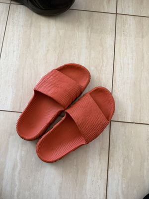 Adidas slides orange, like new, size 43