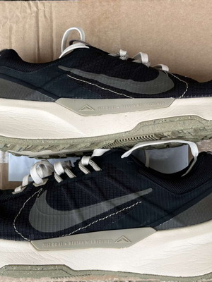 Nike Juniper Trail 2 men's trail shoes size 41 used black white