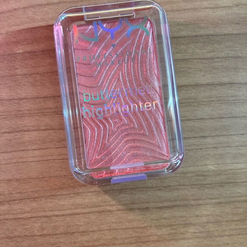 NYX Buttermelt Highlighter new, sealed