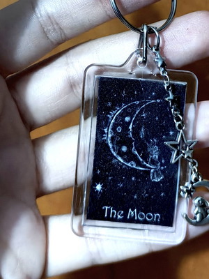 The Moon Tarot Keychain like new, black and silver