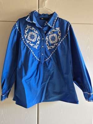 Zara embroidered shirt like new, size S, white and blue