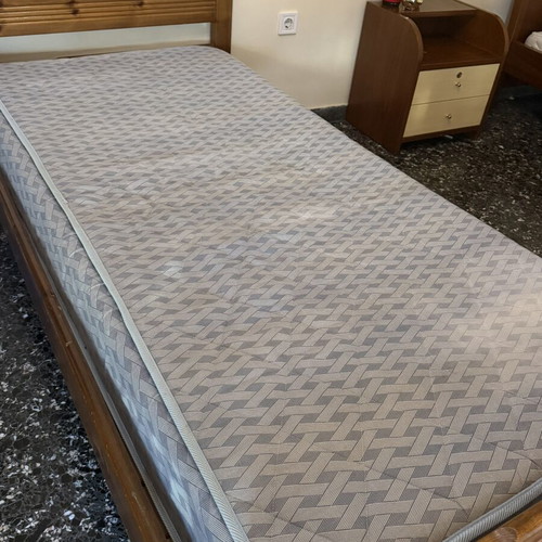 Bed with mattress like new, single size